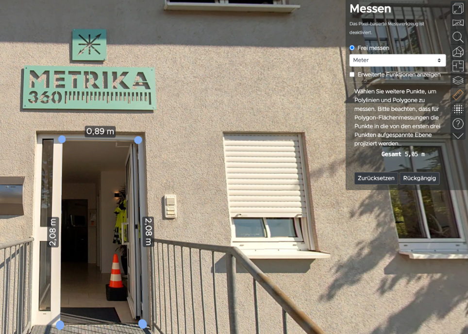 38 Bildschirmfoto einer virtuellen Tour, eine Türöffnung mit Maßangaben in Metern vermessen