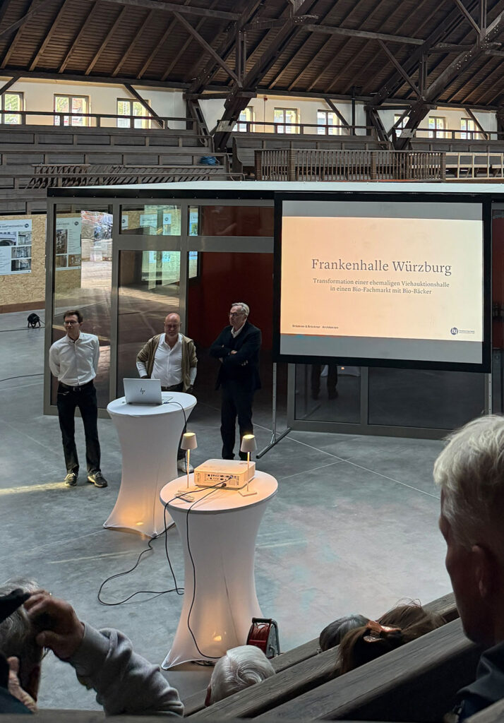 frankenhalle-projektvorstellung-aiv Projektvorstellung zur Frankenhalle während der Besichtigung mit dem AIV Würzburg
