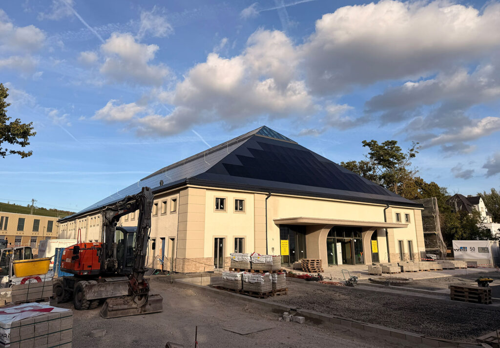 frankenhalle-wuerzburg-aussenansicht Frankenhalle in Würzburg mit neuem Dach während der Umbauarbeiten
