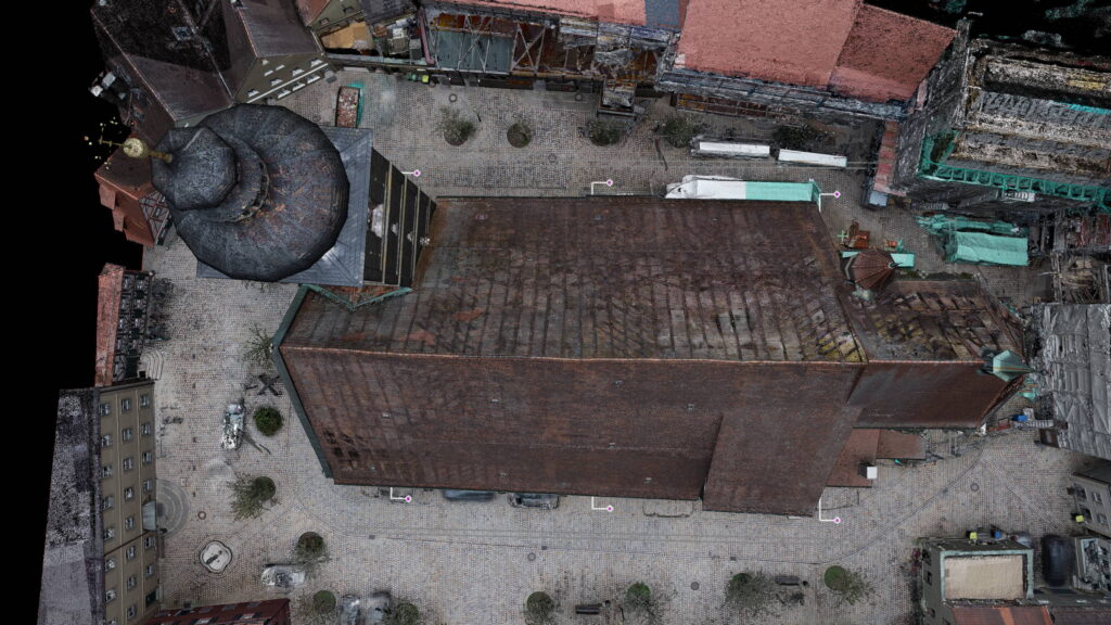 Orthophoto einer Dachflaeche in der Draufsicht: Aufbauten, Lichtkuppeln und Entwaesserung massstabsgetreu.